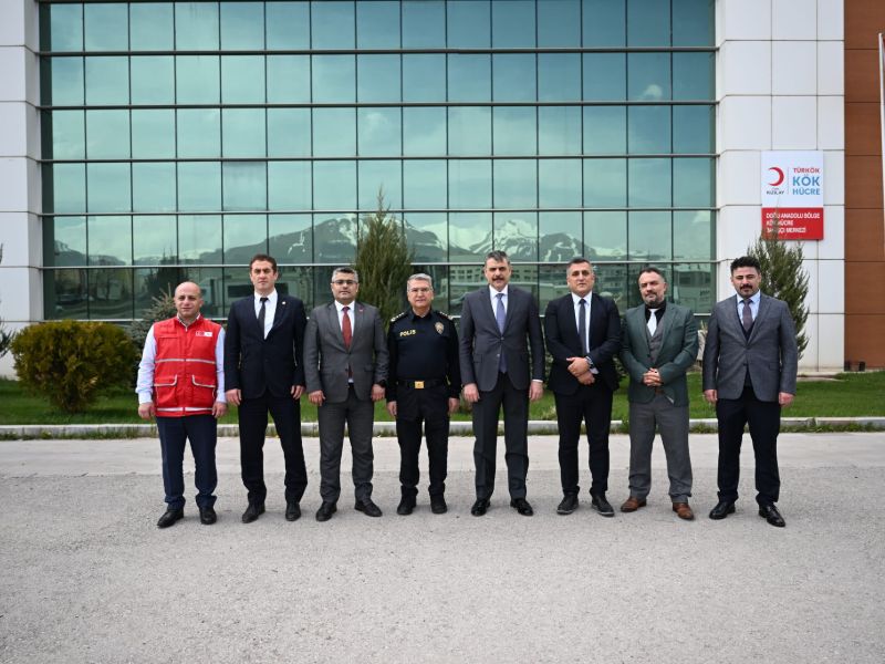 Vali Mustafa Çiftçi'den Türk Kızılay Doğu Anadolu Bölge Kan Merkezi’ne Ziyaret