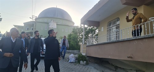 Vali Memiş, Hatay'da Vatandaşların Bayramını Kutladı, Depremde Hayatını Kaybedenler İçin Dua Etti